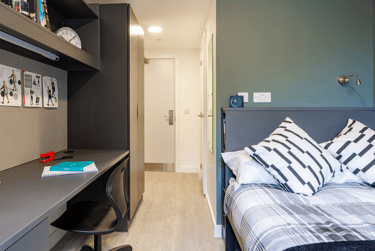 Classic En Suite - Image 1